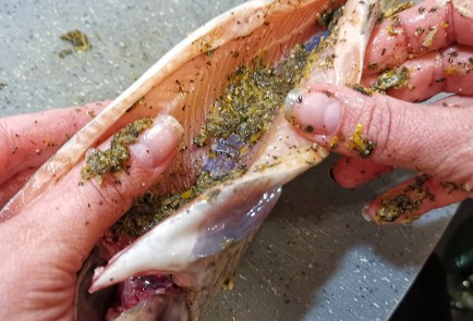 Фото шага рецепта Порционная форель на сковороде 173693 шаг 6  