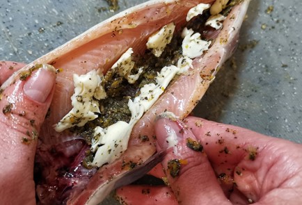 Фото шага рецепта Порционная форель на сковороде 173693 шаг 7  