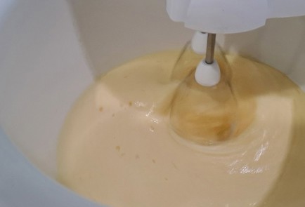 Фото шага рецепта Порционные бисквиты с яблоками персиком и малиной 190347 шаг 5  