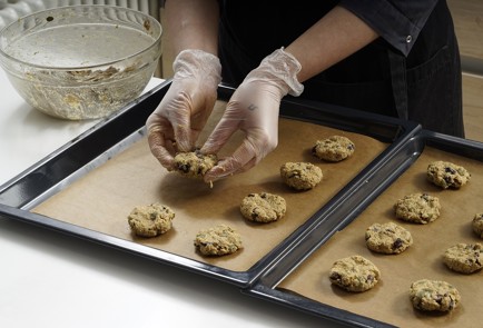 Фото шага рецепта Постное овсяное печенье с клюквой и тыквенными семечками 173312 шаг 9  