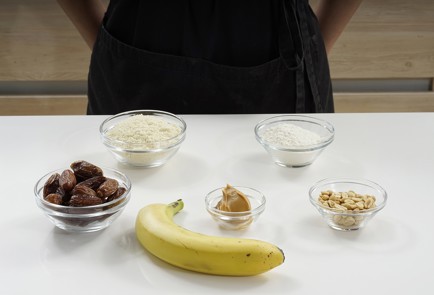 Фото шага рецепта Постное печенье с бананами и финиками 173310 шаг 1  