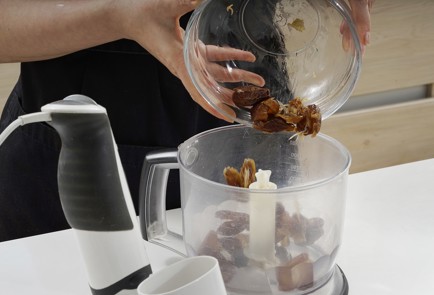 Фото шага рецепта Постное печенье с бананами и финиками 173310 шаг 4  