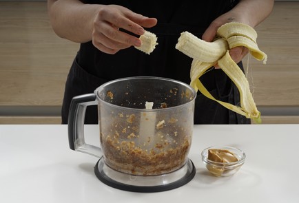 Фото шага рецепта Постное печенье с бананами и финиками 173310 шаг 5  