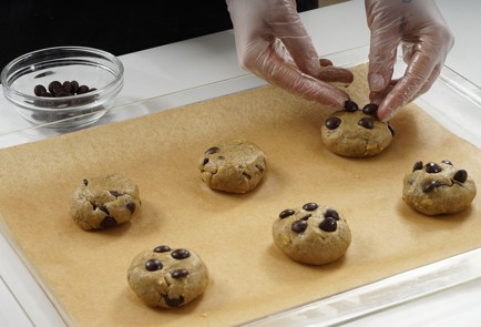 Фото шага рецепта Постное печенье с шоколадом 163308 шаг 8  