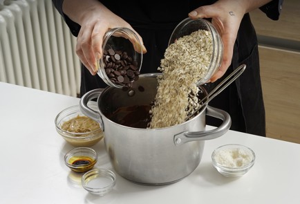 Фото шага рецепта Постное шоколадное печенье без выпечки 173311 шаг 4  