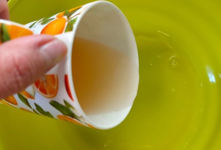 Фото шага рецепта Постное тесто на рассоле 188839 шаг 3  