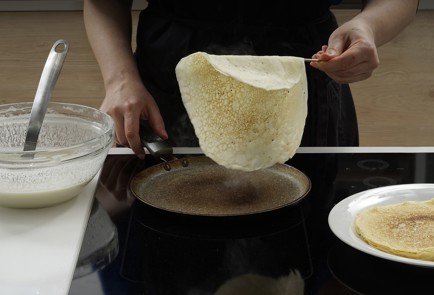 Фото шага рецепта Постные блины со сладкой начинкой 173365 шаг 7  