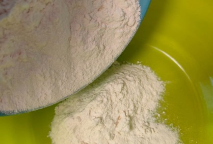 Фото шага рецепта Постные лепешки с луком и укропом 188921 шаг 2  