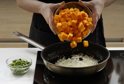 Фото шага рецепта Постные пельмени с тыквой и кедровыми орешками 173373 шаг 6  