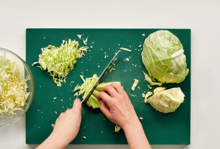 Фото шага рецепта Постные пирожки с капустой 151793 шаг 4  