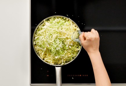 Фото шага рецепта Постные пирожки с капустой 151793 шаг 8  