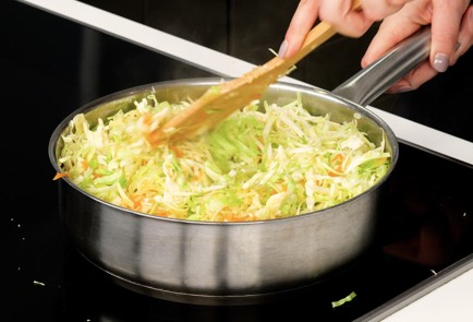 Фото шага рецепта Постные пирожки с капустой 151793 шаг 9  