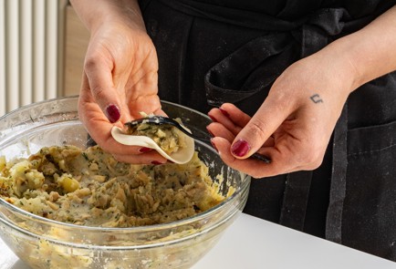 Фото шага рецепта Постные вареники с картошкой и грибами 176088 шаг 12  