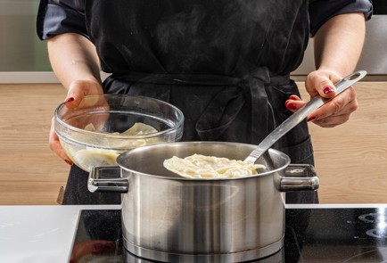 Фото шага рецепта Постные вареники с картошкой и грибами 176088 шаг 13  