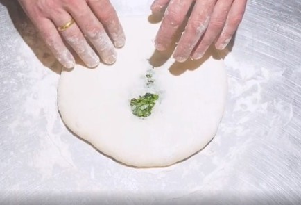 Фото шага рецепта Постное хачапури со шпинатом и зеленью 140802 шаг 10