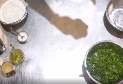 Фото шага рецепта Постное хачапури со шпинатом и зеленью 140802 шаг 7