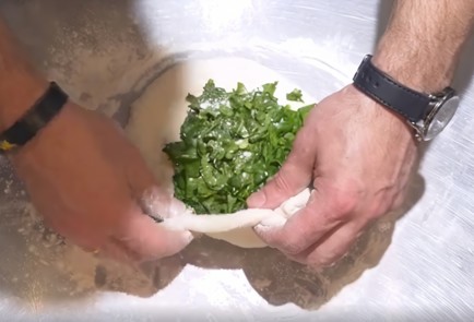 Фото шага рецепта Постное хачапури со шпинатом и зеленью 140802 шаг 9