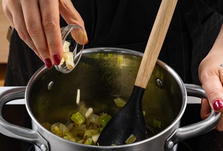 Фото шага рецепта Постный кремсуп из красной фасоли 176118 шаг 5  