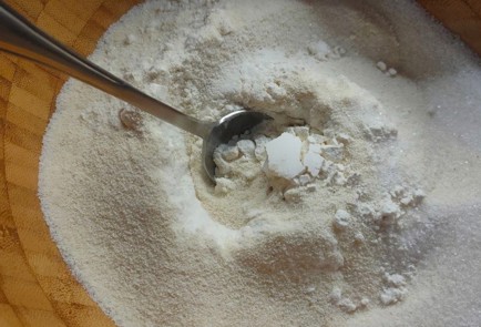 Фото шага рецепта Постный манник с ягодами 191527 шаг 8