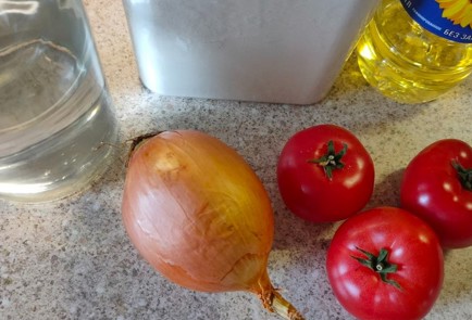 Фото шага рецепта Постный пирог с помидорами и луком 191503 шаг 1