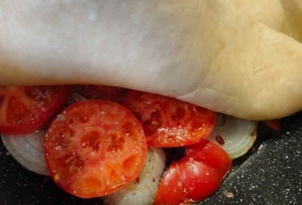 Фото шага рецепта Постный пирог с помидорами и луком 191503 шаг 22