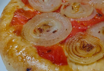 Фото шага рецепта Постный пирог с помидорами и луком 191503 шаг 25