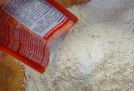 Фото шага рецепта Постный пирог с помидорами и луком 191503 шаг 5