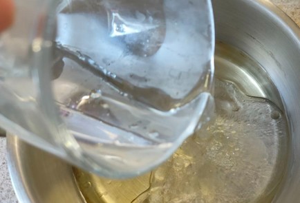 Фото шага рецепта Постный пирог с помидорами и луком 191503 шаг 8