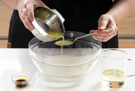 Фото шага рецепта Постный заливной пирог с грушами и миндалем 140681 шаг 2  