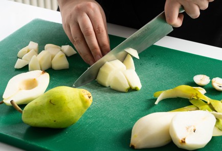 Фото шага рецепта Постный заливной пирог с грушами и миндалем 140681 шаг 5  