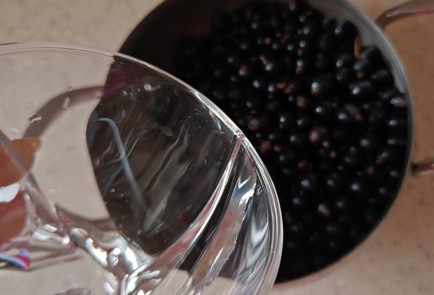 Фото шага рецепта Повидло из черной смородины 189844 шаг 2  