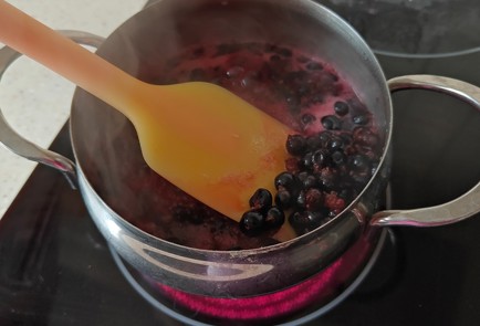 Фото шага рецепта Повидло из черной смородины 189844 шаг 3  