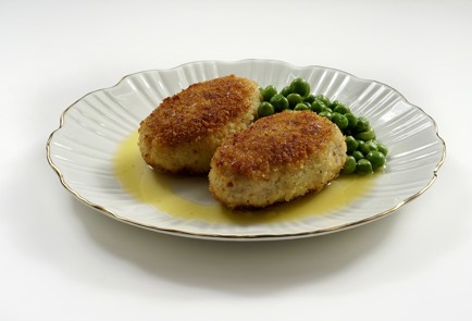 Фото шага рецепта Пожарские котлеты из Книги о вкусной и здоровой пище 152854 шаг 11