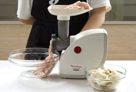 Фото шага рецепта Пожарские котлеты из Книги о вкусной и здоровой пище 152854 шаг 4