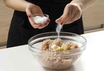 Фото шага рецепта Пожарские котлеты из Книги о вкусной и здоровой пище 152854 шаг 5