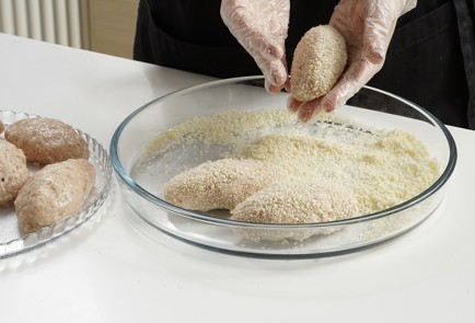 Фото шага рецепта Пожарские котлеты из Книги о вкусной и здоровой пище 152854 шаг 7