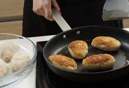 Фото шага рецепта Пожарские котлеты из Книги о вкусной и здоровой пище 152854 шаг 8