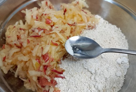 Фото шага рецепта ППрецепт овсяные оладьи 191398 шаг 3  