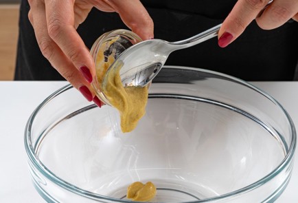 Фото шага рецепта Правильная заправка для салата Цезарь 174035 шаг 3  