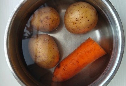 Фото шага рецепта Праздничный салат с семгой 175341 шаг 1  