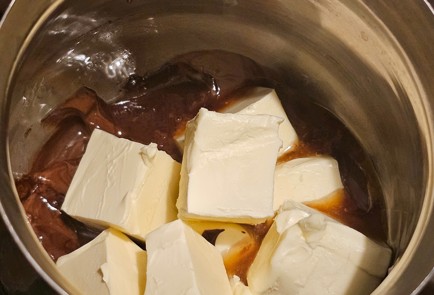 Фото шага рецепта Праздничный торт 191059 шаг 2  