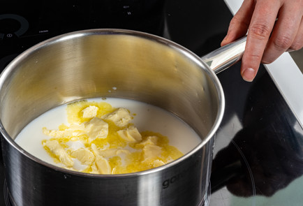 Фото шага рецепта Пирожные Лебеди 191306 шаг 2