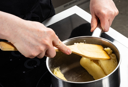 Фото шага рецепта Пирожные Лебеди 191306 шаг 4