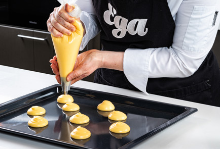 Фото шага рецепта Пирожные Лебеди 191306 шаг 6