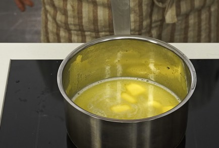 Фото шага рецепта Профитроли с кремом из сливочного сыра 81275 шаг 1  