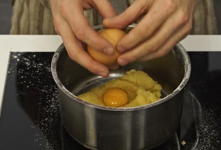 Фото шага рецепта Профитроли с кремом из сливочного сыра 81275 шаг 3  