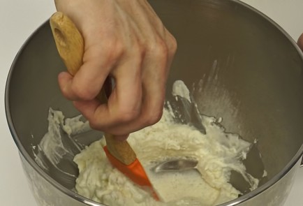 Фото шага рецепта Профитроли с кремом из сливочного сыра 81275 шаг 5  