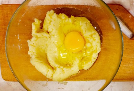 Фото шага рецепта Профитроли с кремом из творожного сыра 187057 шаг 3  