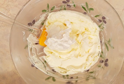 Фото шага рецепта Профитроли с кремом из творожного сыра 187057 шаг 9  