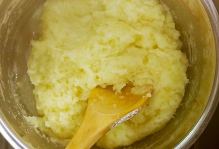 Фото шага рецепта Профитроли с паштетом из куриной печени 187056 шаг 2  